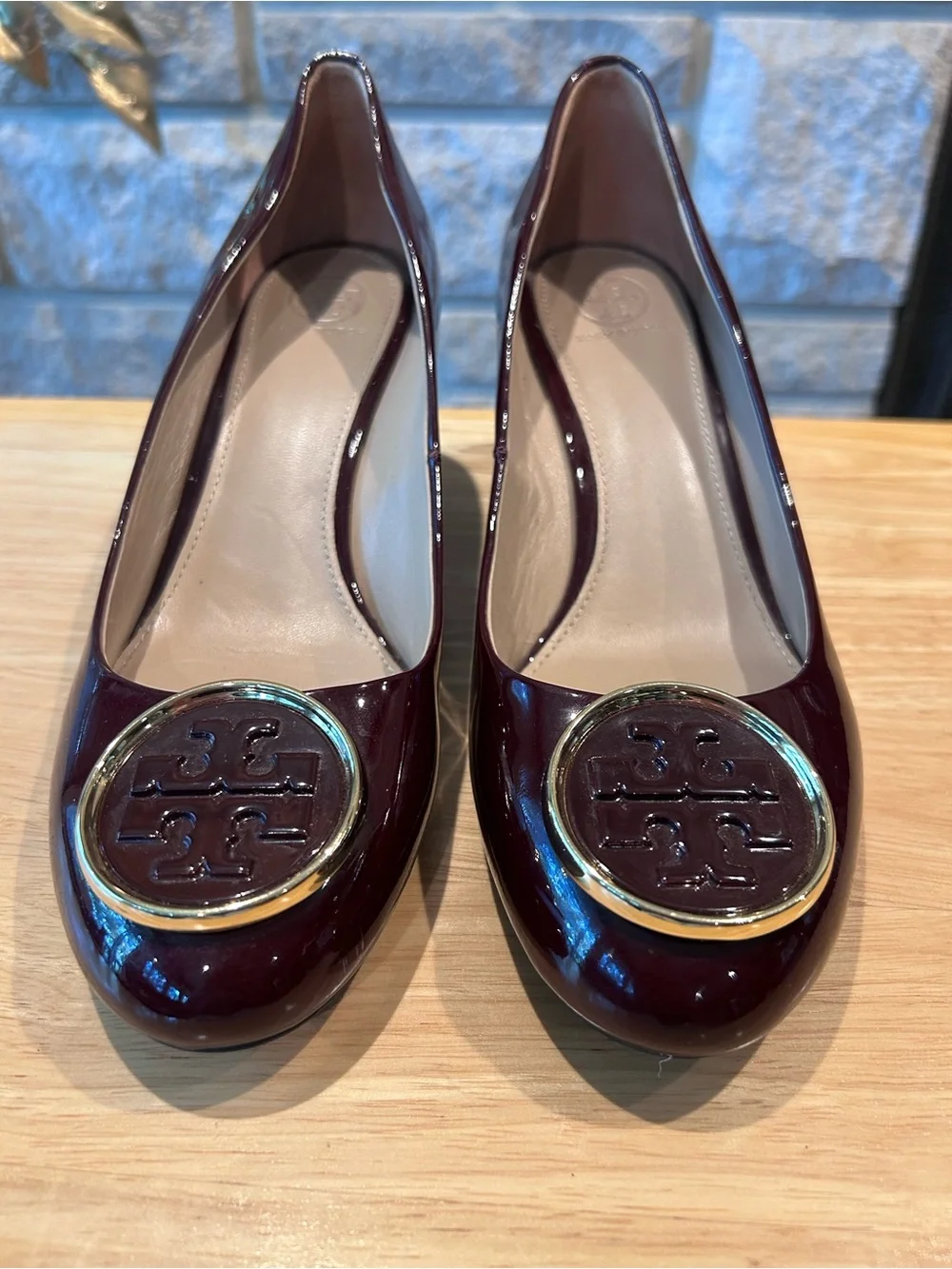 Tory Burch Twiggie Wedge Pumps Burgundy Patent 9.5